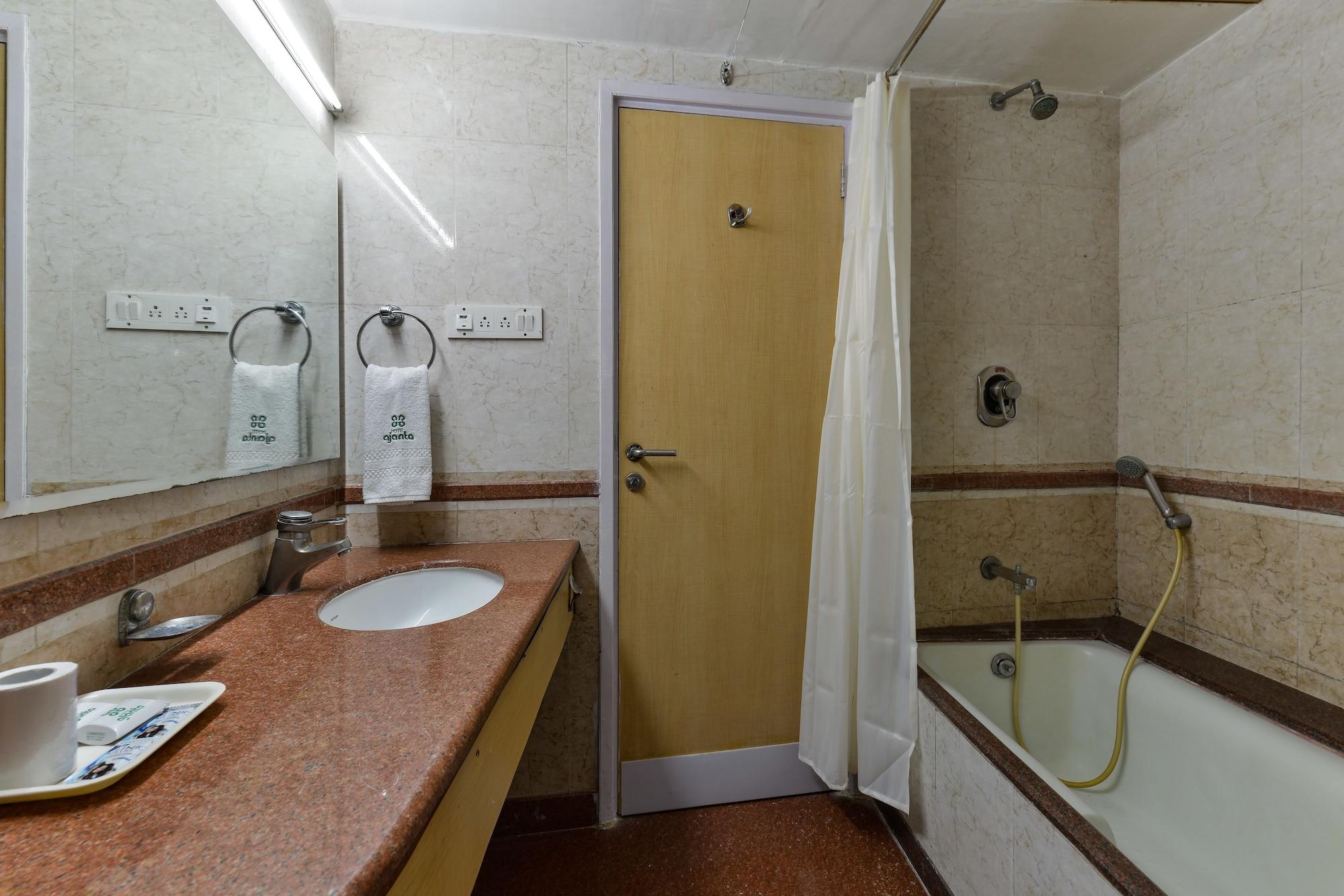 Hotel Ajanta Мумбаи Экстерьер фото