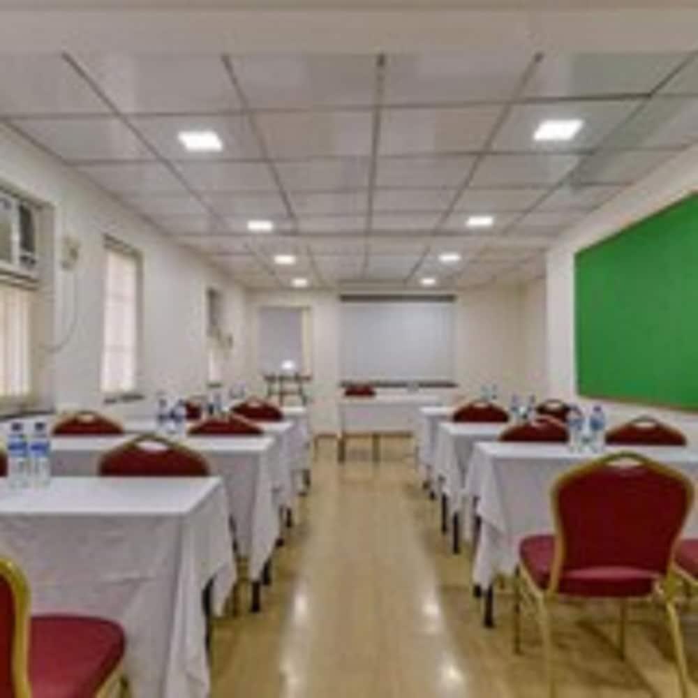 Hotel Ajanta Мумбаи Экстерьер фото