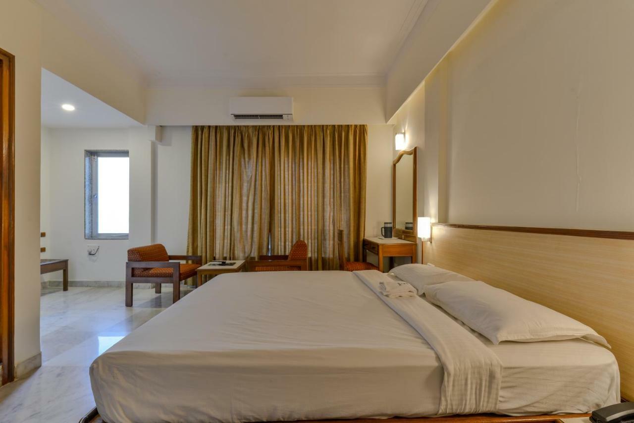 Hotel Ajanta Мумбаи Экстерьер фото