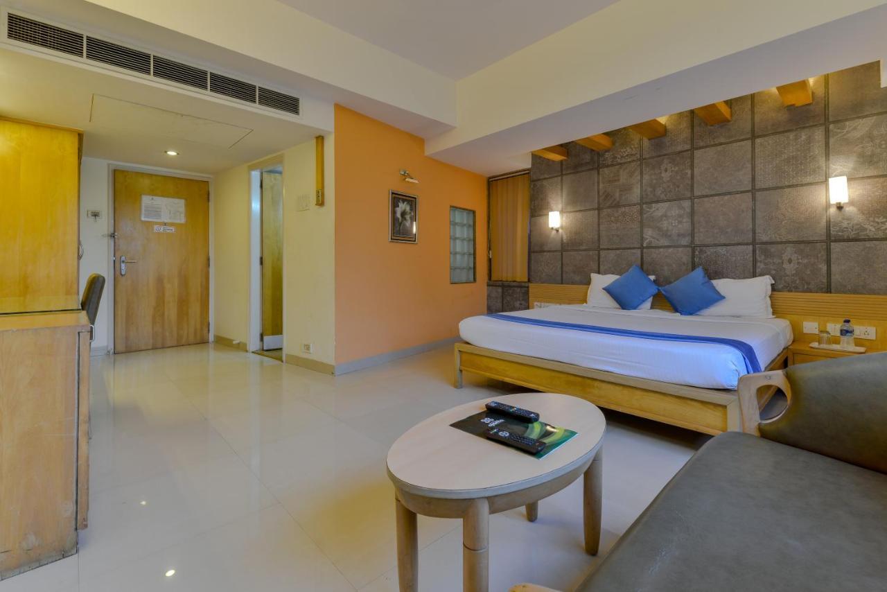 Hotel Ajanta Мумбаи Экстерьер фото