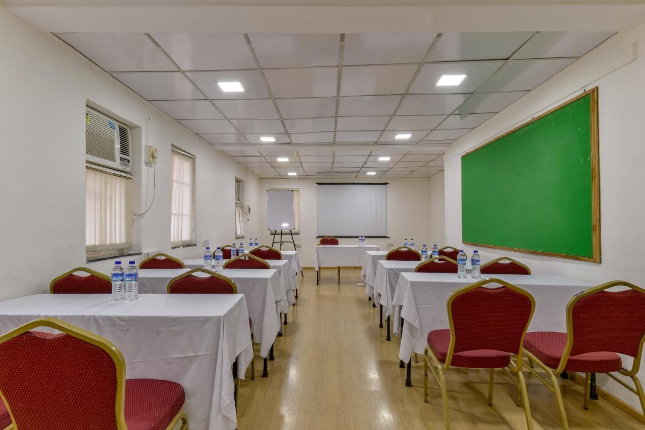 Hotel Ajanta Мумбаи Экстерьер фото