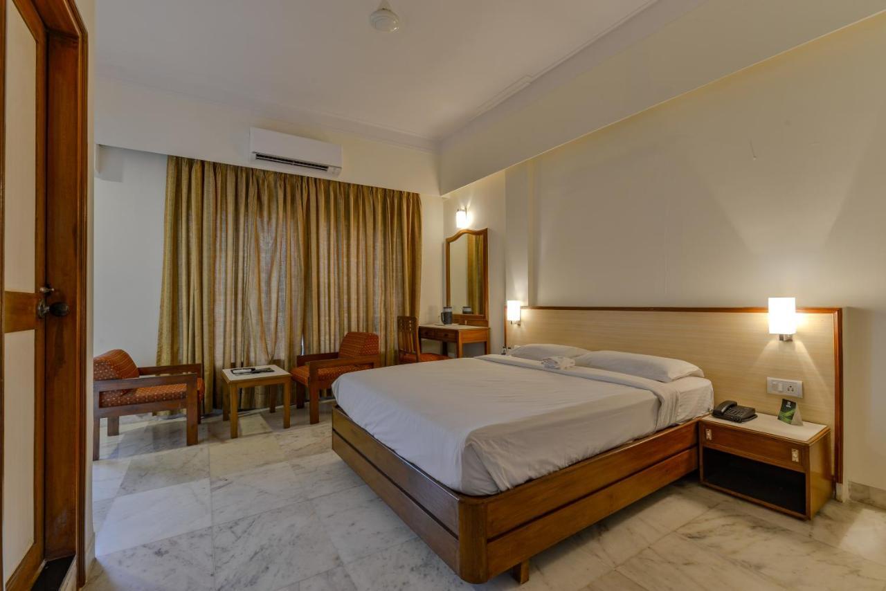 Hotel Ajanta Мумбаи Экстерьер фото